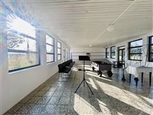 Cintorín a dom smútku